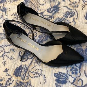 Brand new in box Anne Klein black pointed toe kitten heel